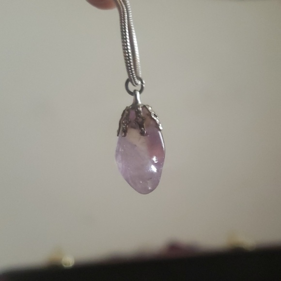Pale Amethyst pendant with silver rope necklace - Picture 3 of 4